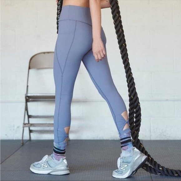 Free People Movement Solid Wave Rider Pocket Leggings size XS Gym Yoga Workout - Picture 1 of 16